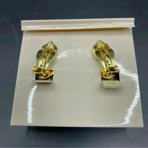 VGT AMY JO New York Signed Earrings Purple Rhinestone Gold-tone Back Clip-on - Picture 7 of 11